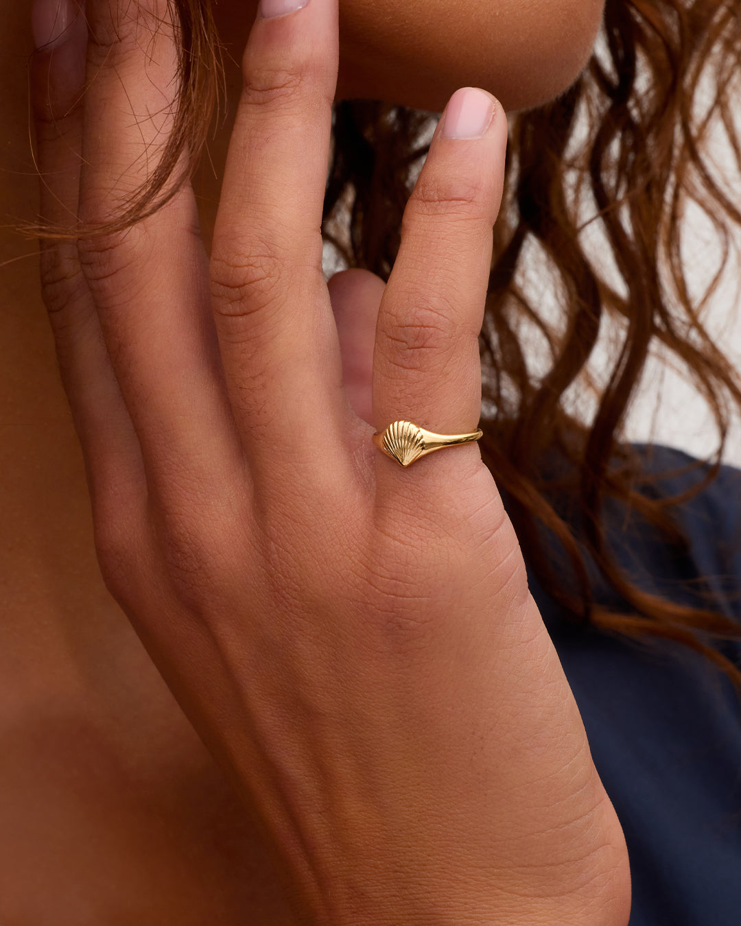 Scallop Mini Signet Ring