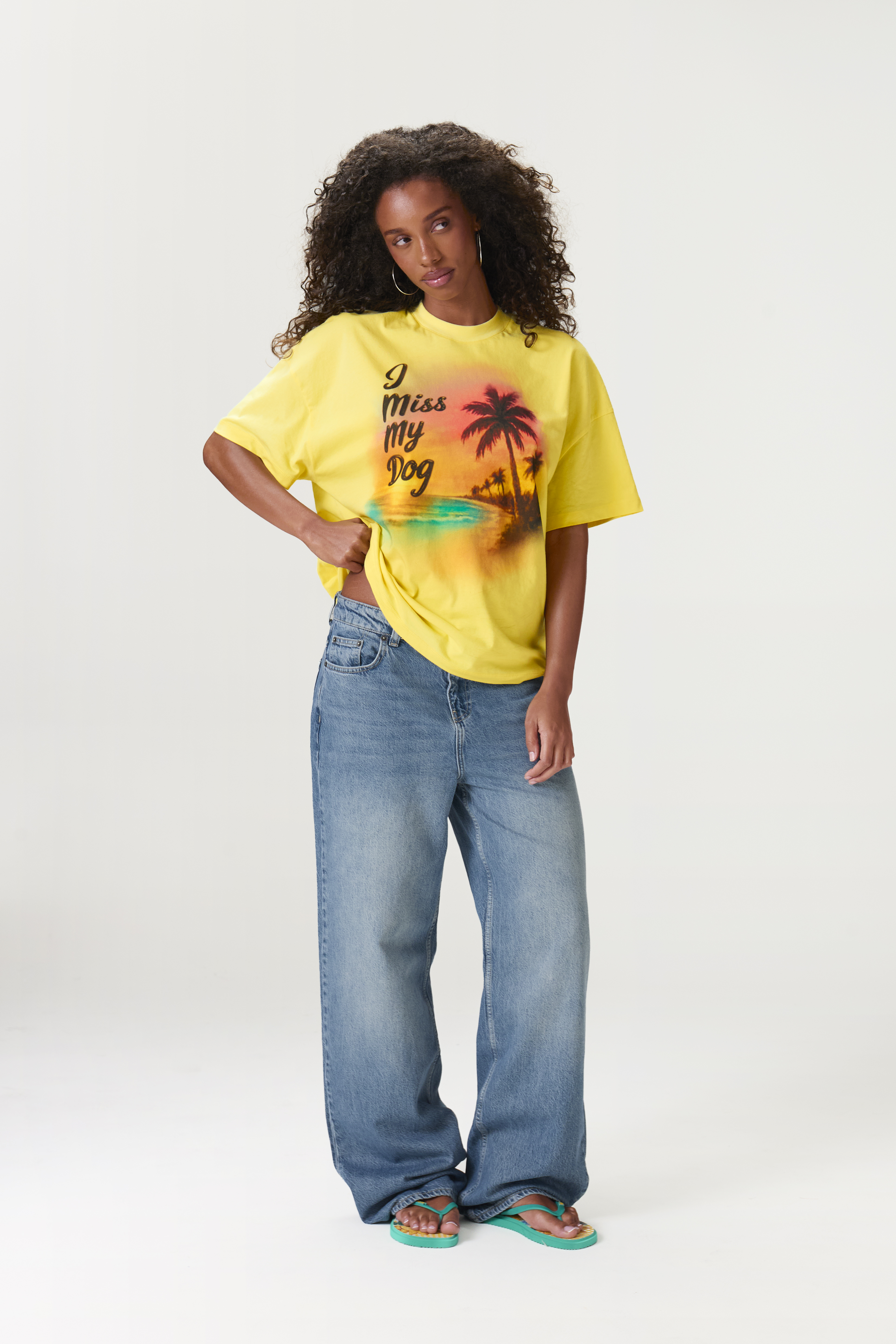 Souvenir Airbrush Oversized Tee in Yellow