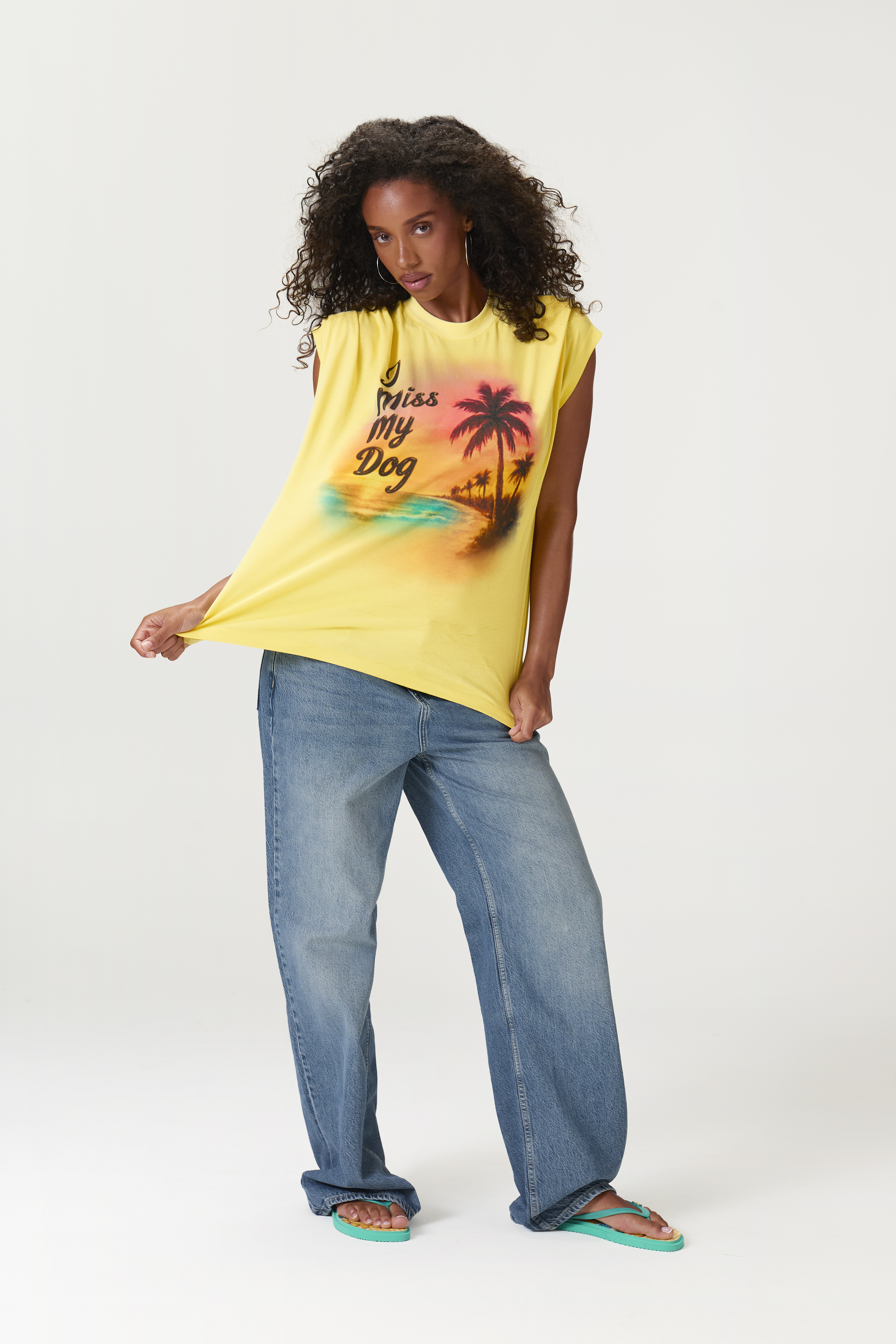 Souvenir Airbrush Oversized Tee in Yellow